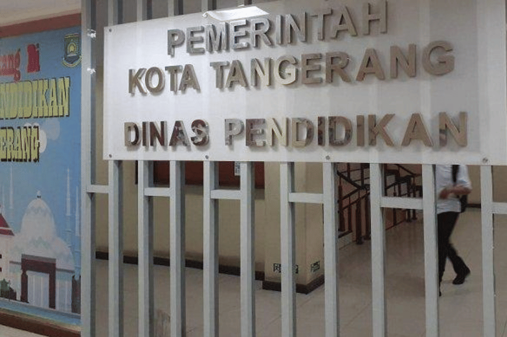 Siswa SD di Pamulang Hampir Jatuh dari Lantai Tiga!