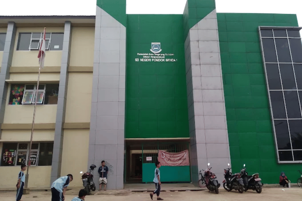 Siswa SD di Pamulang Hampir Jatuh dari Lantai Tiga!