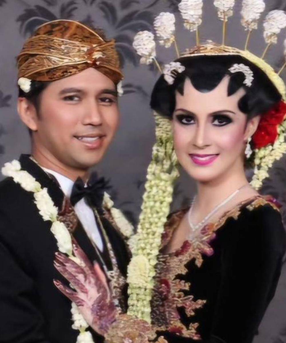 Potret artis Kenakan Baju Warna Hitam saat Pesta Pernikahan, Ada Feby Putri.jpg