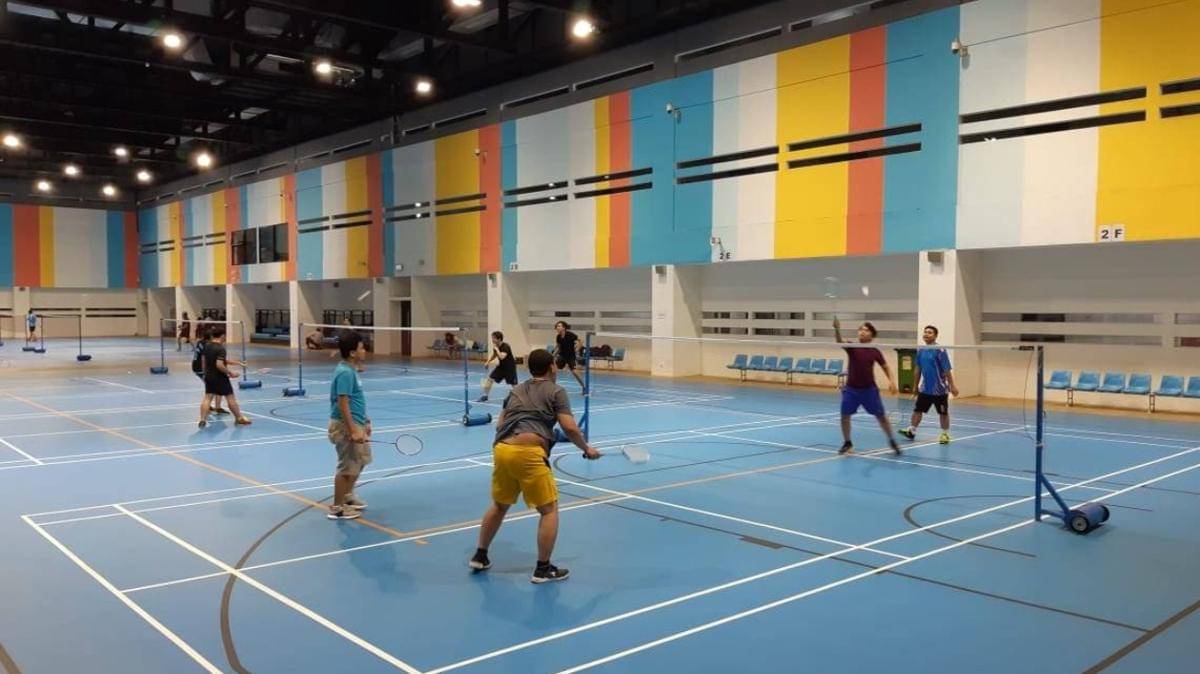 2 Sewa Lapangan Badminton di GBK, Berapa ya Harganya?