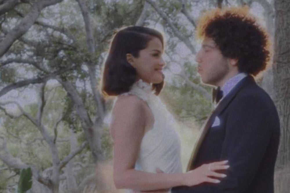 selena gomez menikah