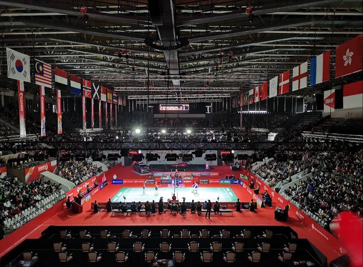 2 Sewa Lapangan Badminton di GBK, Berapa ya Harganya?