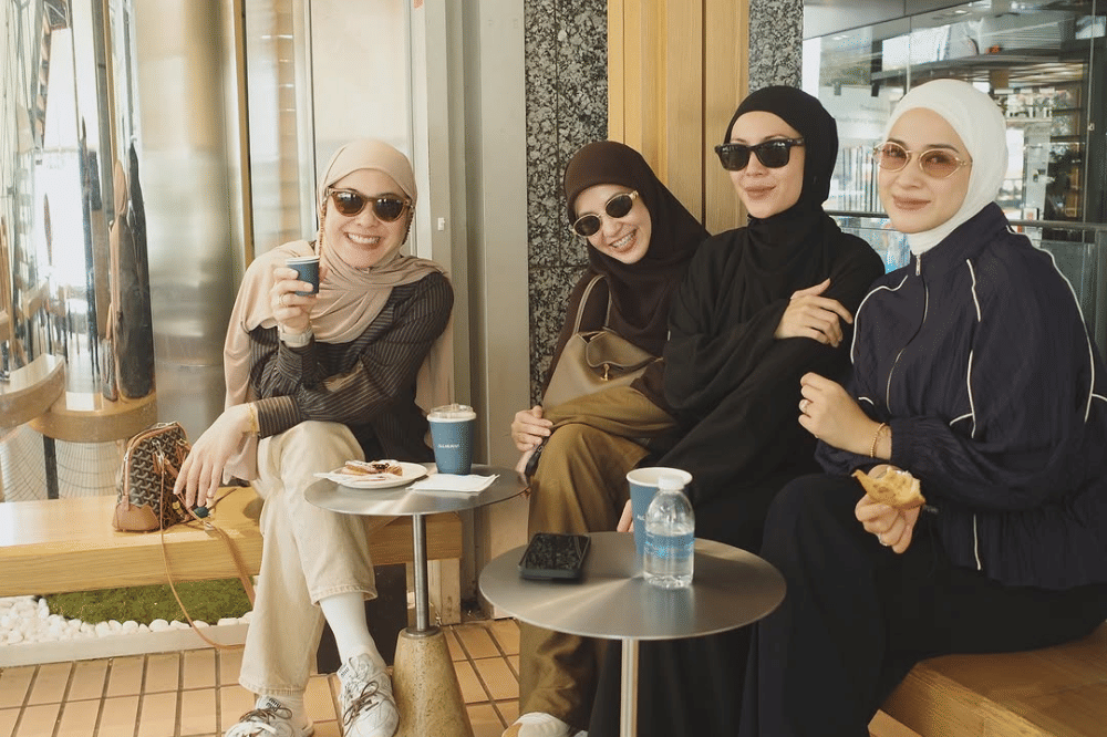 Foto Nina Zatulini Liburan Bersama Geng Ranayu di Singapura 5.png