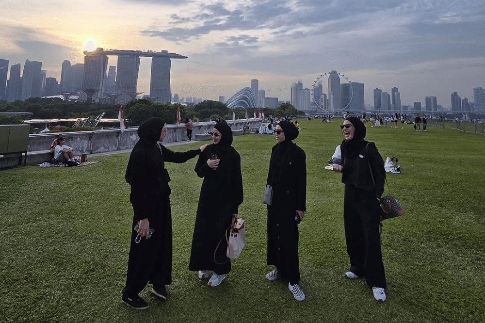 Foto Nina Zatulini Liburan Bersama Geng Ranayu di Singapura 3.png