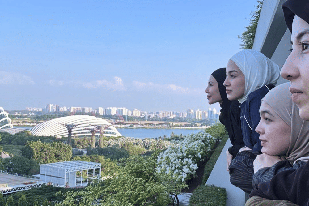Foto Nina Zatulini Liburan Bersama Geng Ranayu di Singapura 6.png