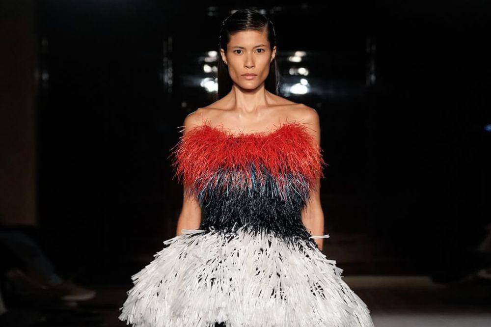 Prediksi Fashion 2026 dari London Fashion Week, Nyentrik!