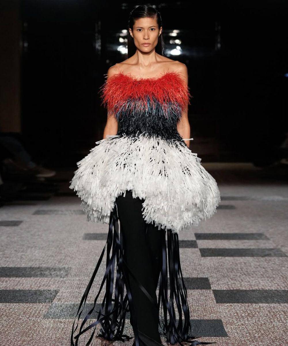 Prediksi Fashion 2026 dari London Fashion Week, Nyentrik!