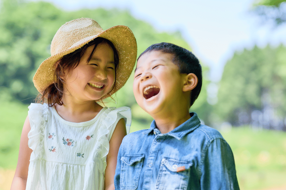 Anak-anak sedang tertawa