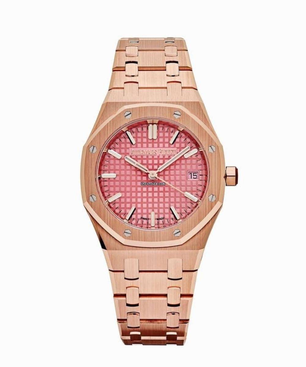 Harga Jam Tangan yang Dikenakan Rihanna saat Melahirkan Putrinya.jpg