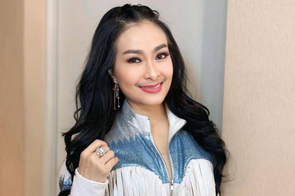 Iis Dahlia Lakukan Perawatan Stem Cell di Korea, Jadi Lebih Muda