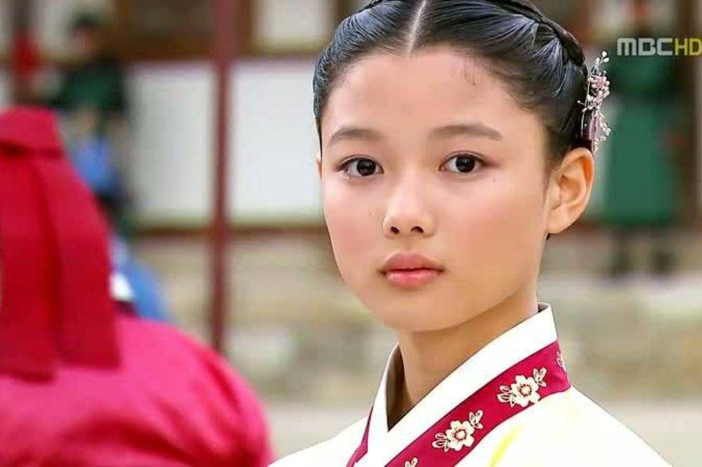 Kim Yoo Jung di Moon Embracing the Sun