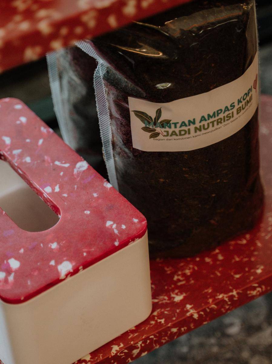 Pupuk Kompos dari Ampas Kopi.jpg