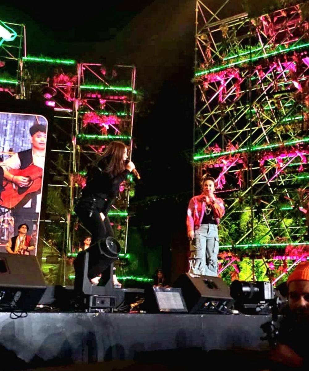 Penampilan Anisa Bahar & Juwita Bahar di Panggung Synchronize 2025