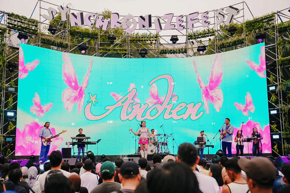 Fakta Andien Nyanyi Bareng Fans di Synchronize Fest 2025