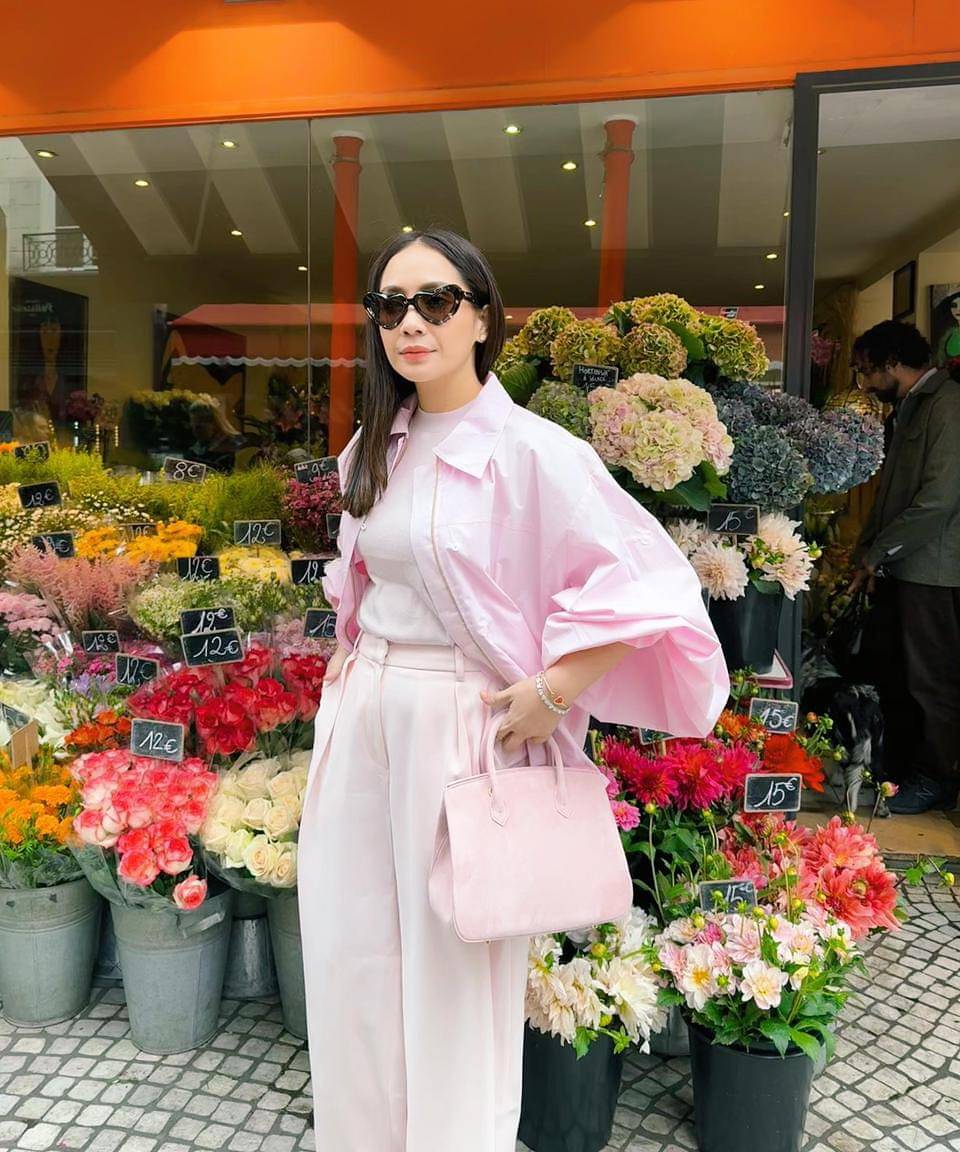 Potret Nagita Slavina saat di Paris 4.jpg