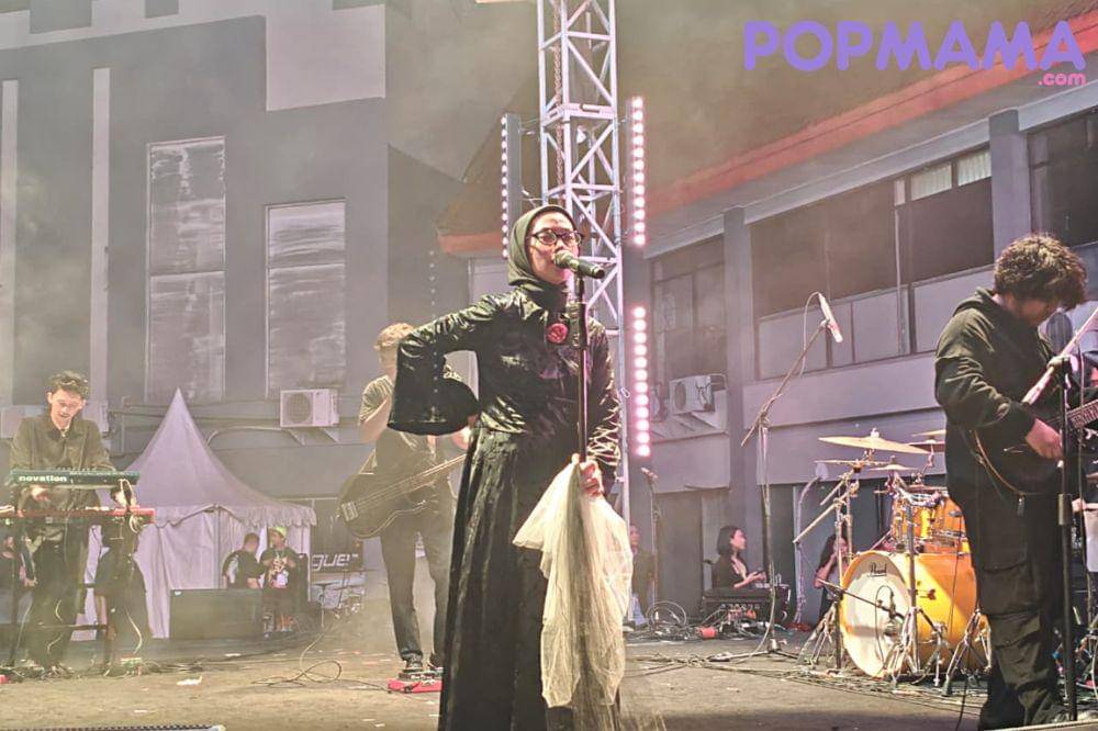 Tampil Intim, Feby Putri Hipnotis Panggung Synchronize Fest 2025 