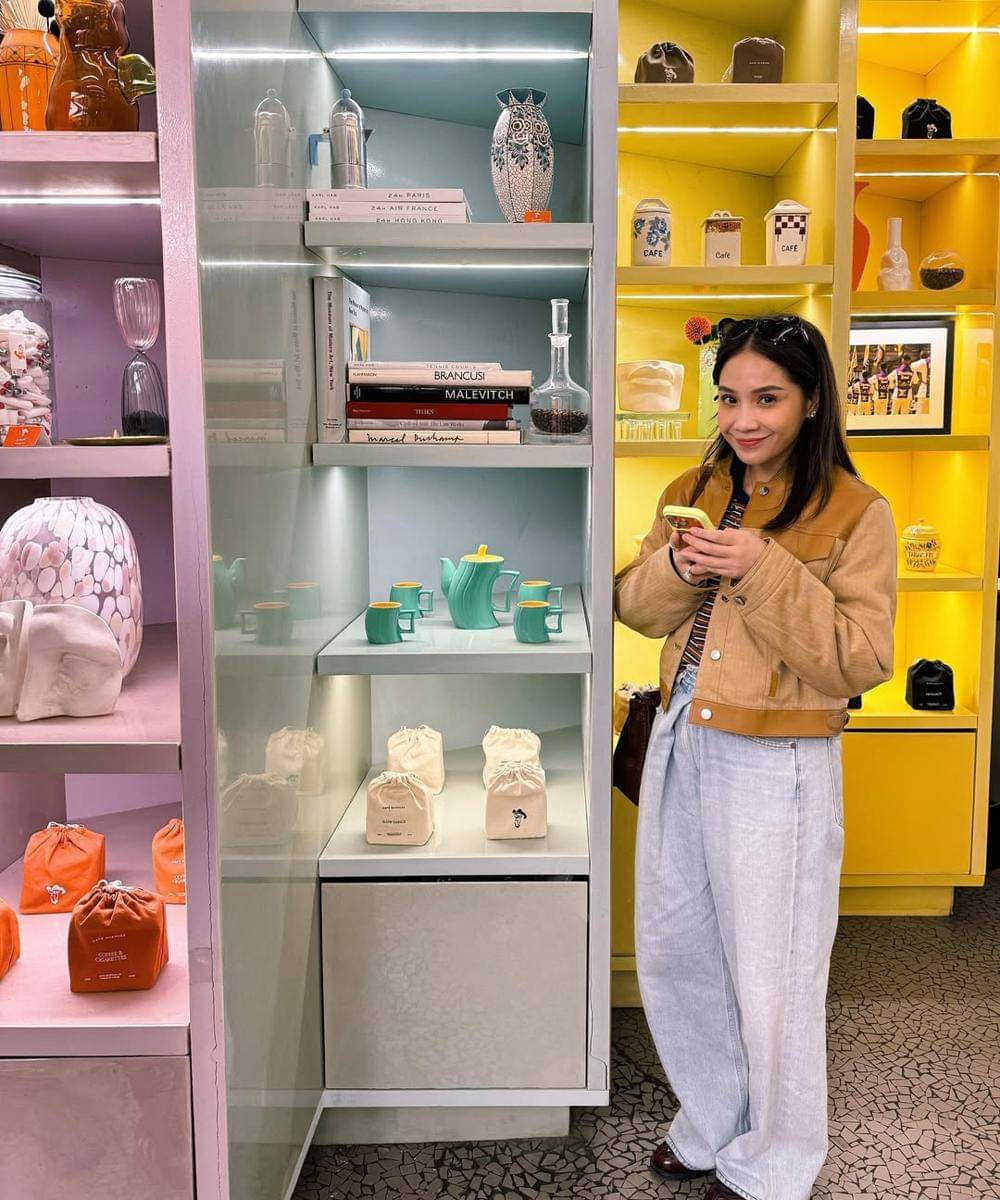 Potret Nagita Slavina saat di Paris 2.jpg