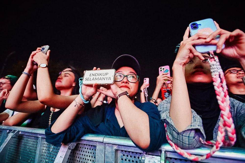 Musisi dan Penonton Terharu Kenang Gustiwiw di Synchronize Fest 2025