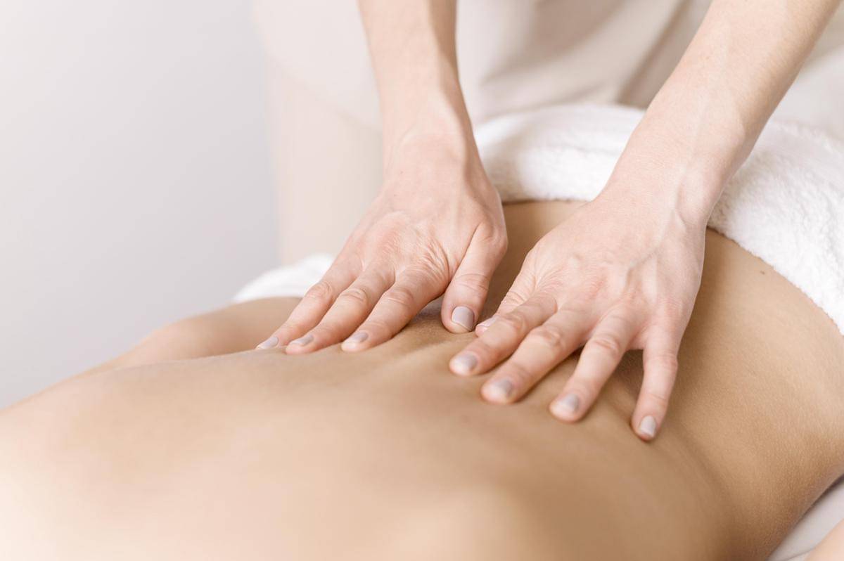 back-massage-technique-close-up.jpg
