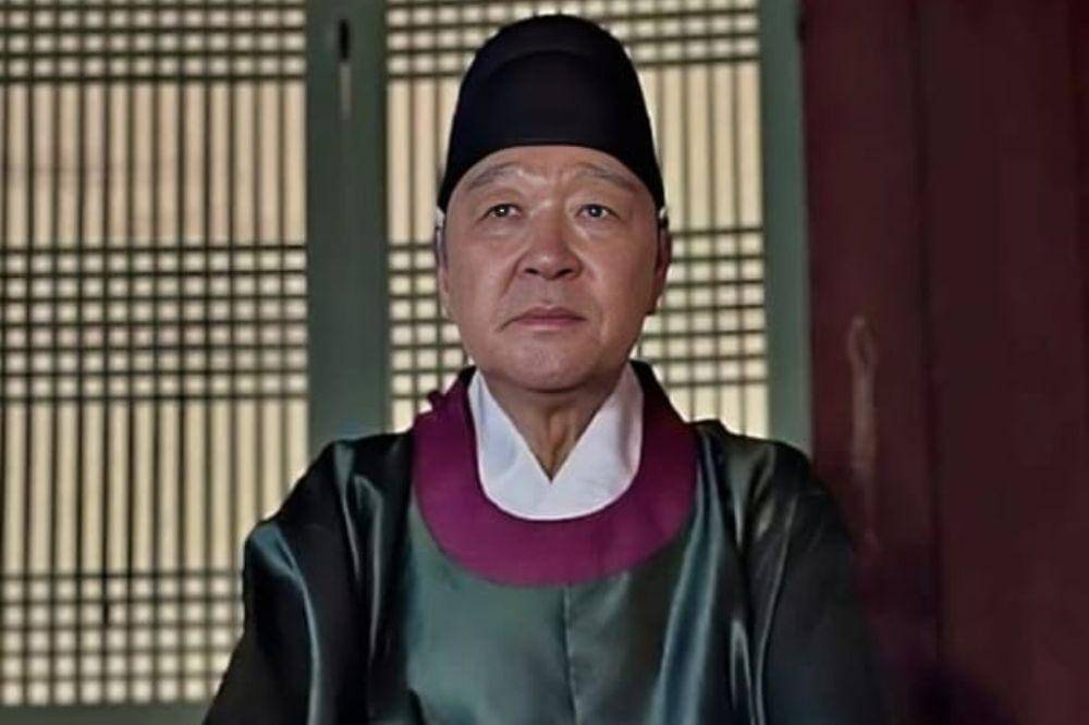 Jang Gwang sebagai Chang Sun, pejabat senior istana