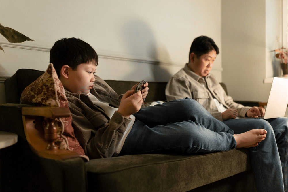 Risiko Kecanduan dan Hilangnya Produktivitas