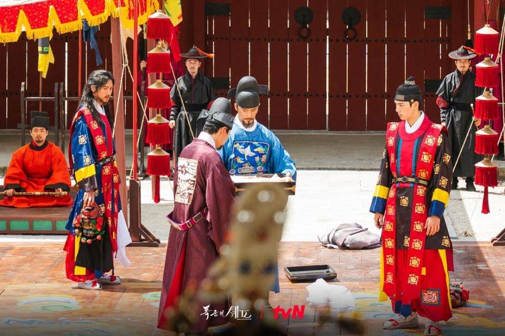 Drakor Bon Appétit, Your Majesty