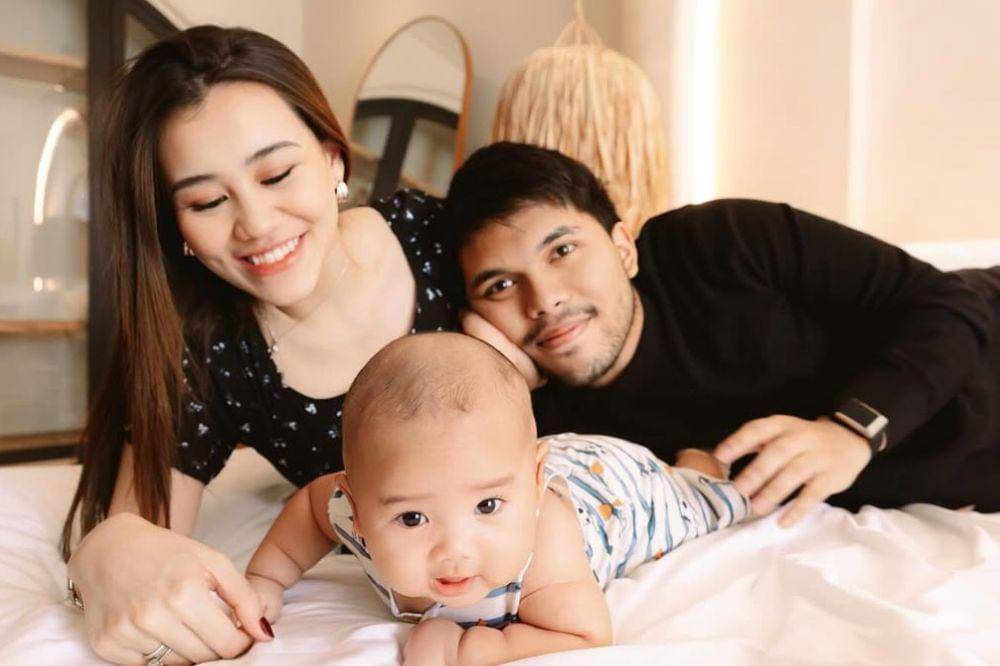 Porno suratda qora tanli ayol to‘rt oyoq ustida turibdi. Urush seks videolar