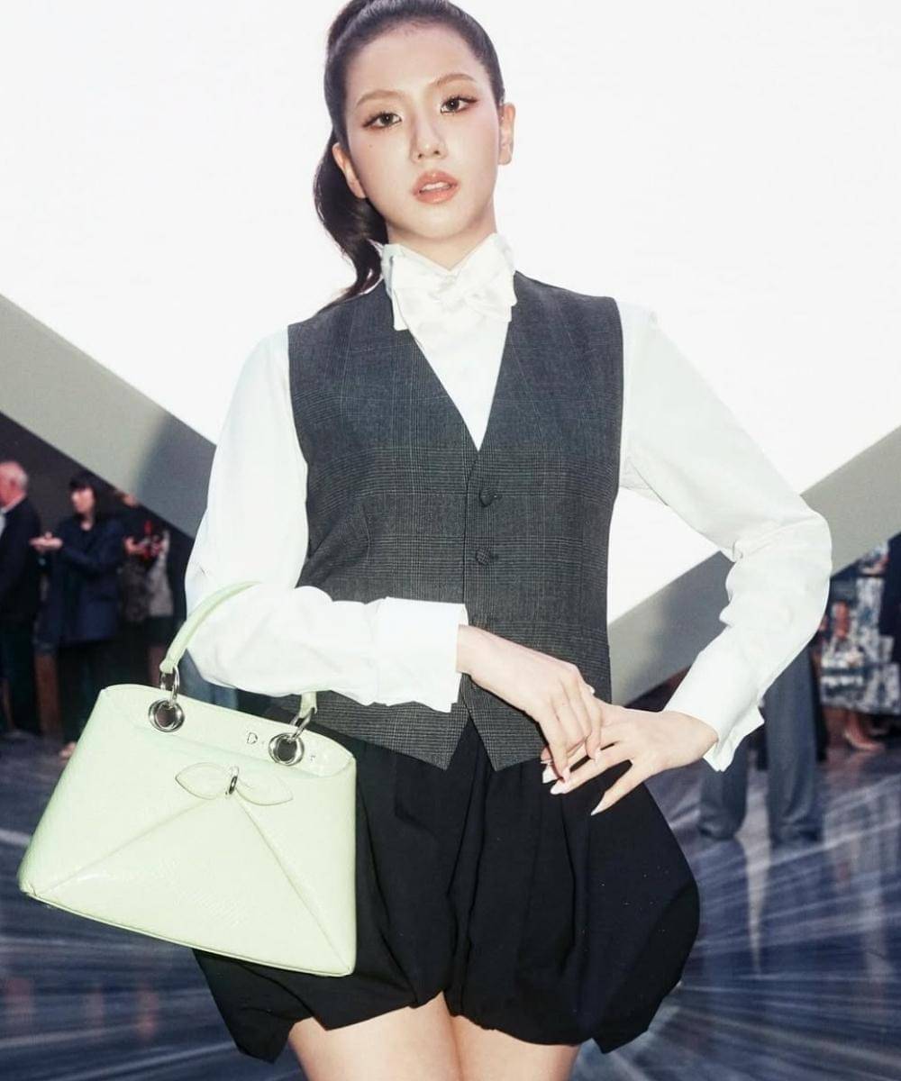 Deretan Artis Korea Tampil Memukau di Paris Fashion Week 2025 (2).jpg