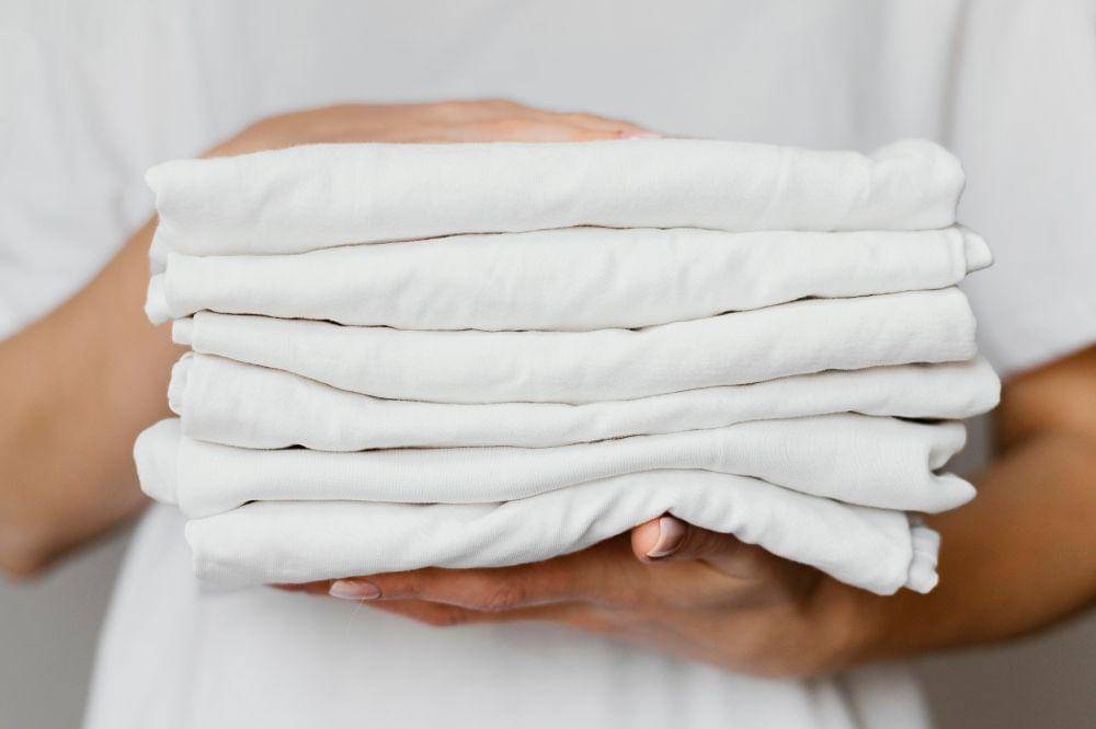 Cara Menyimpan Baju Putih
