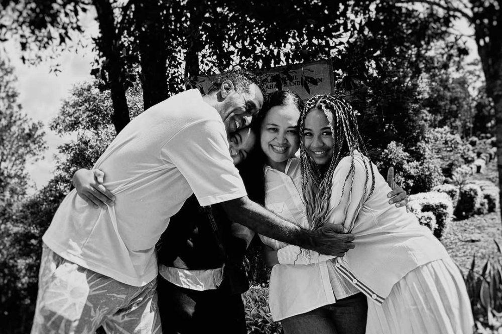 Potret Kedekatan Angie dengan Keluarga