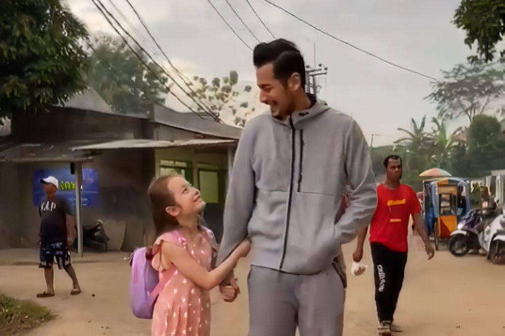 Momen Papa Boy dan Shofia jalan berdua