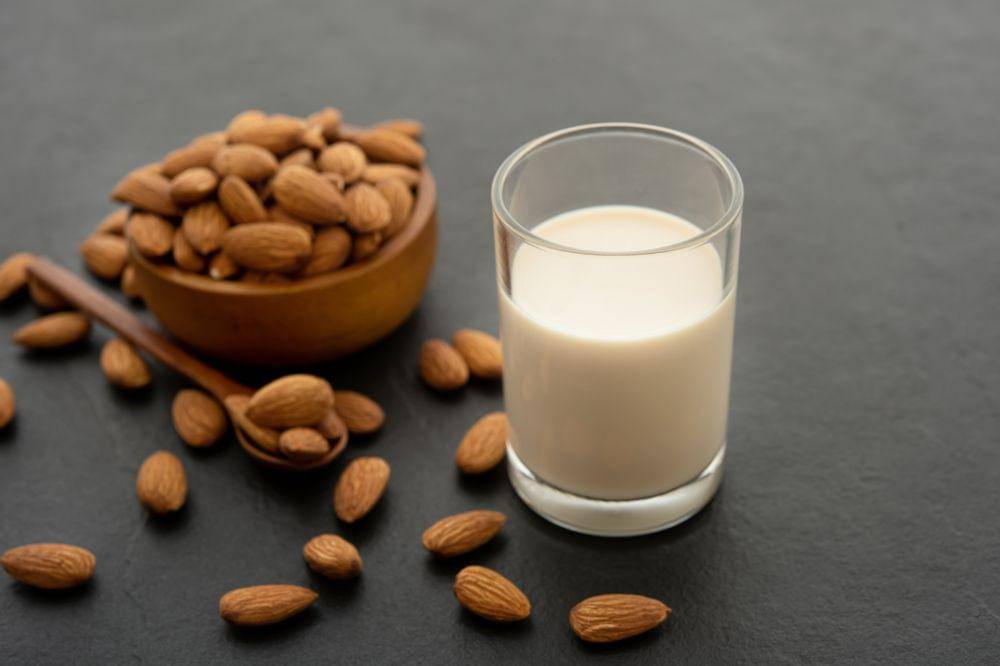 Resep Almond Milk Buatan Sendiri untuk ASI Booster, Praktis!