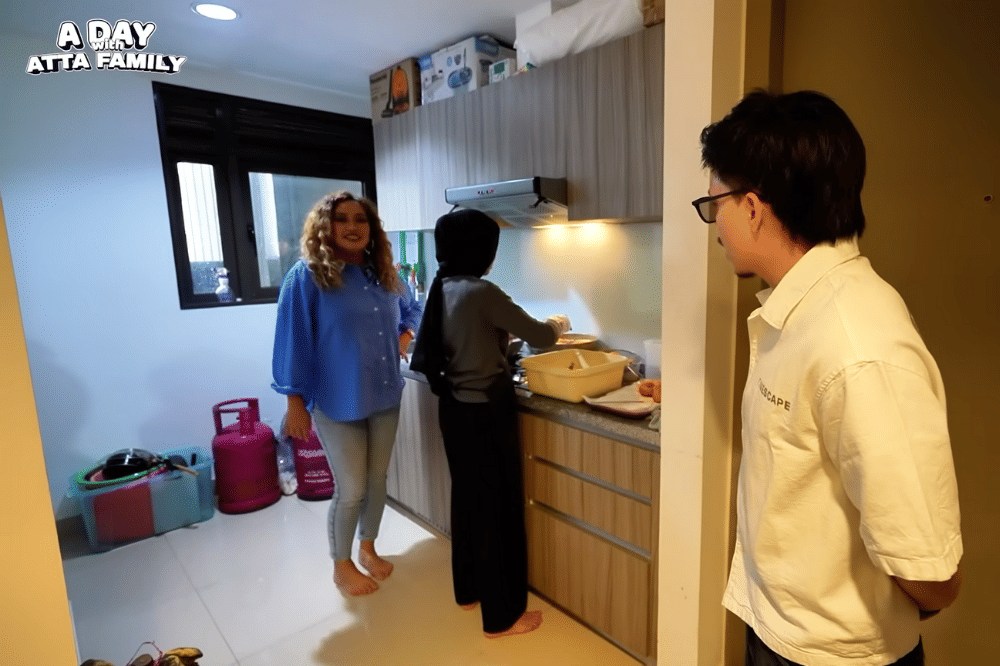 Deretan Foto Dapur di Apartemen Baru Pinkan Mambo