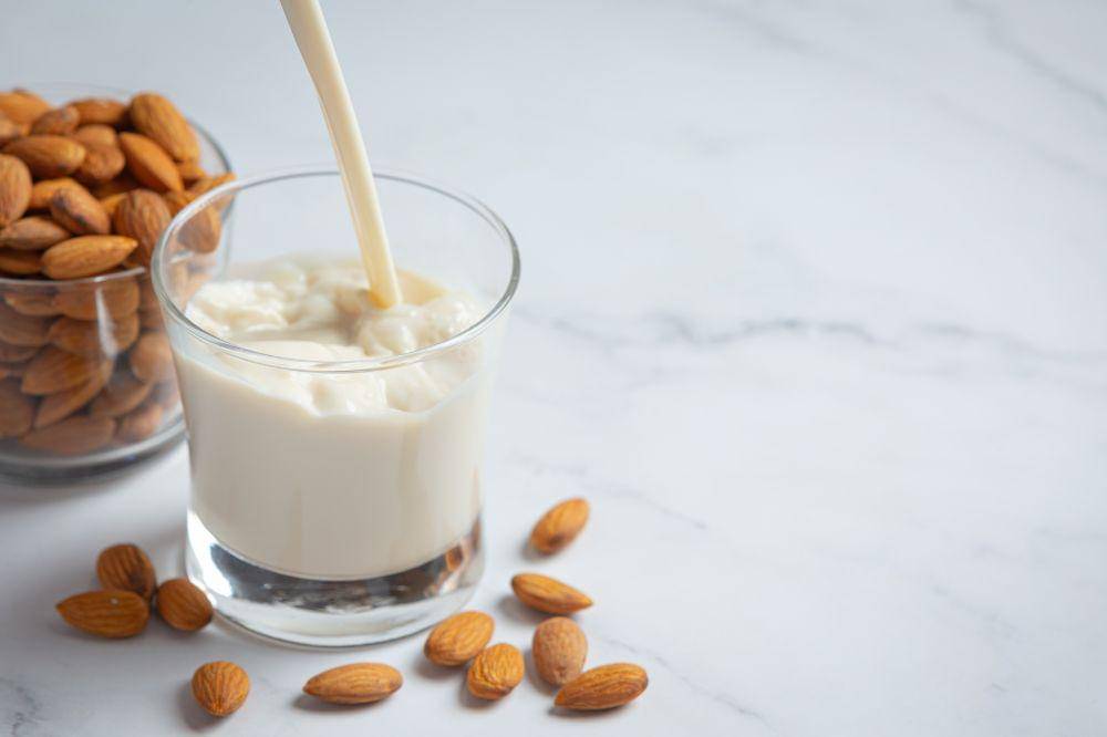 Resep Almond Milk Buatan Sendiri untuk ASI Booster, Praktis!