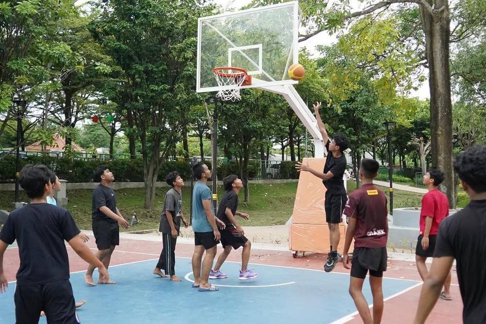 Lapangan Basket Simpang Lima.jpg