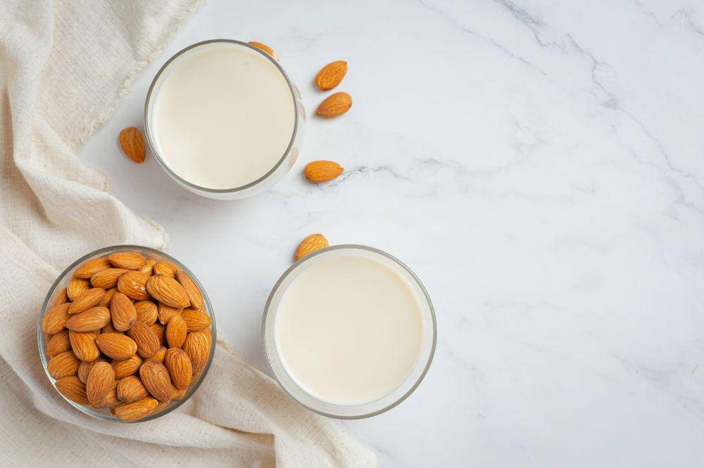 Resep Almond Milk Buatan Sendiri untuk ASI Booster, Praktis!