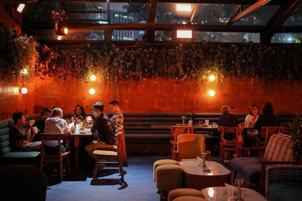 7 Cafe Rooftop di Jakarta Hits, Bikin Senja dan Malammu Makin Spesial!