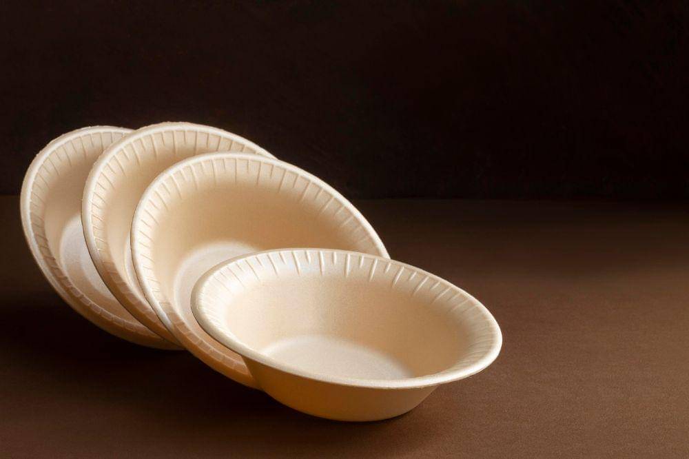 Jenis Piring yang Tidak Aman Masuk Microwave