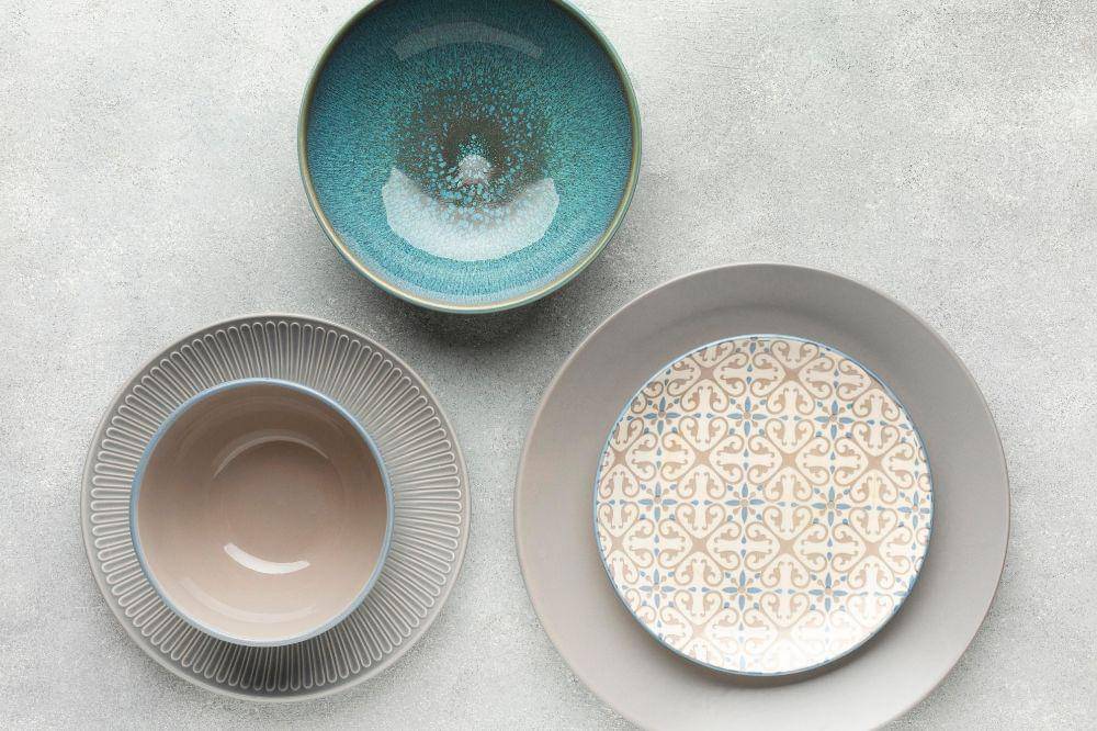 Jenis Piring yang Tidak Aman Masuk Microwave