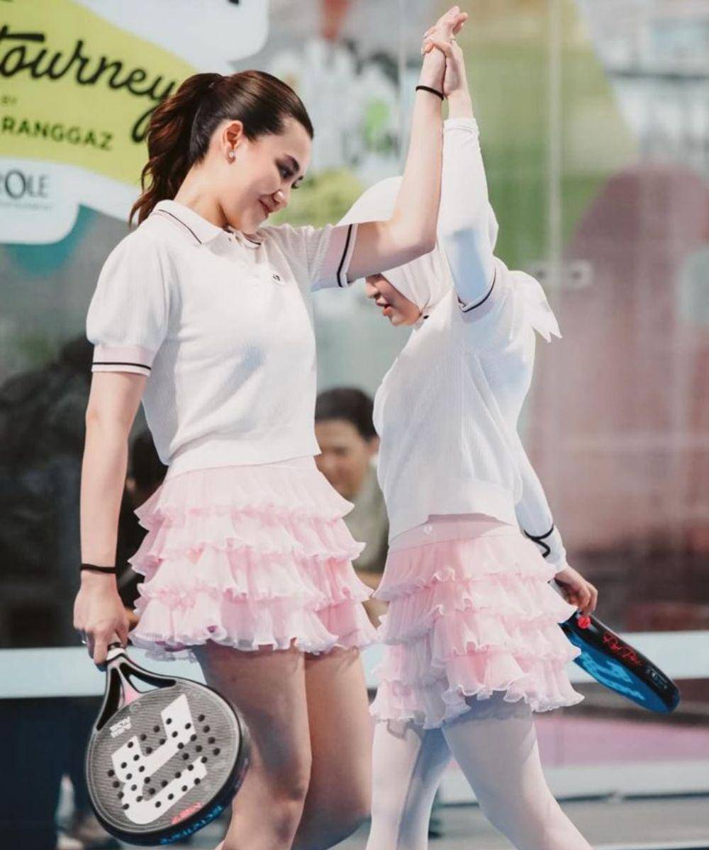 Potret Aaliyah Massaid Saat Turnamen Padel, Stylish dan Enerjik!