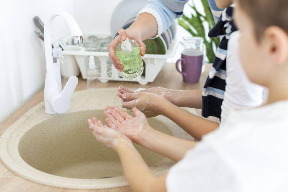 Biasakan cuci tangan dan etika batuk atau bersin