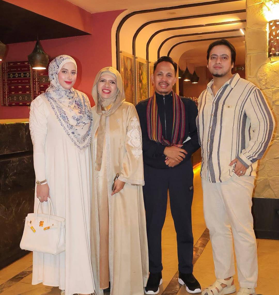 Tasyi dan suami dalam acara ulang tahun ayah Gen Halilintar