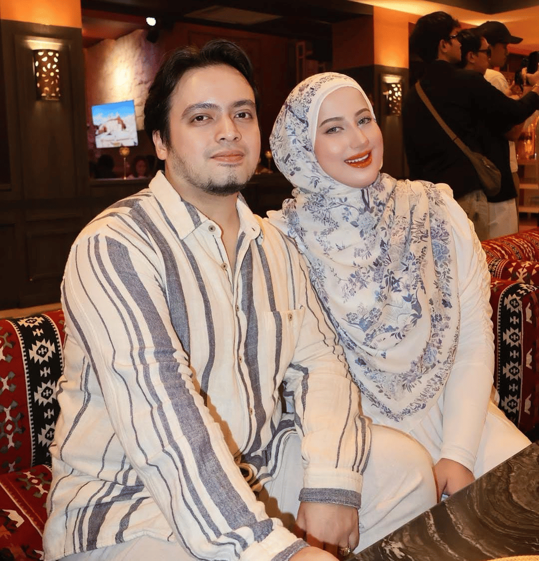 Tasyi dan suami dalam acara ulang tahun ayah Gen Halilintar