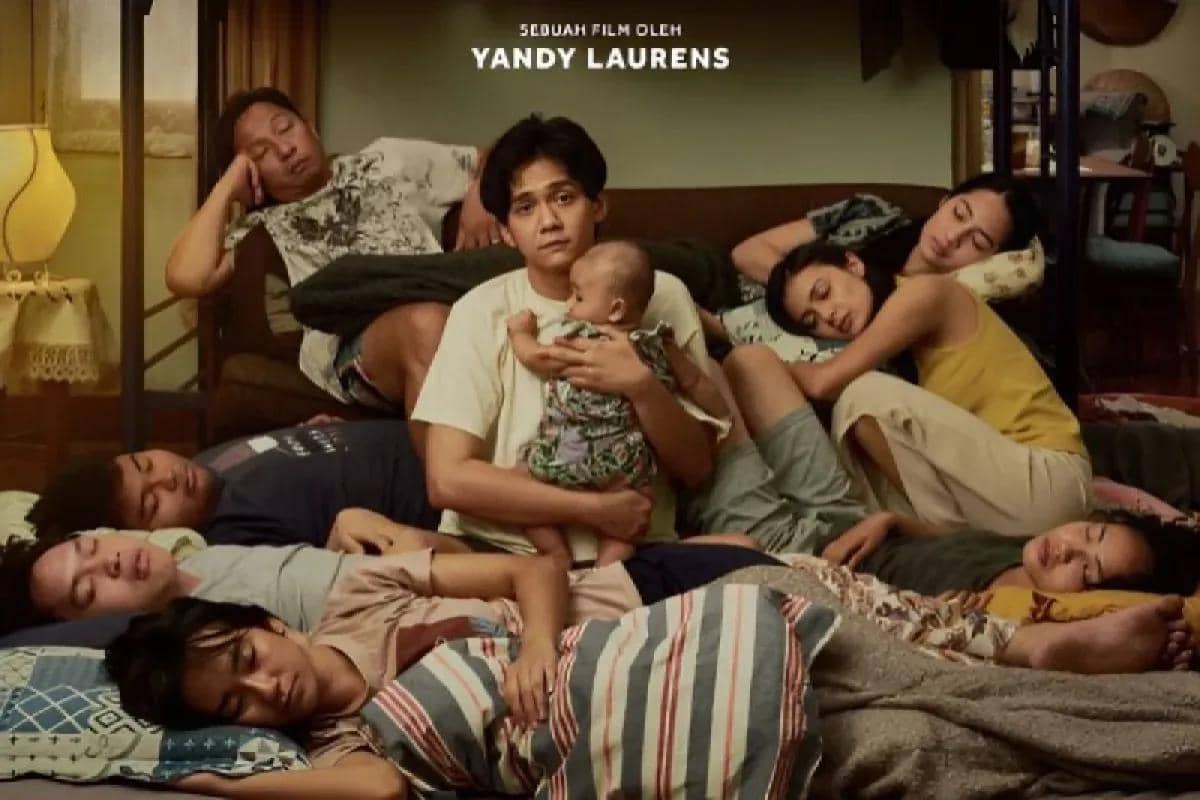 Chicco Kurniawan dalam poster film 1 Kakak 7 Ponakan 