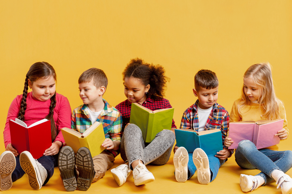 anak-anak yang gemar membaca buku
