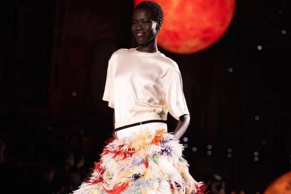 Awar Odhiang Kembali Bersinar di Show Chanel, Jadi Model Termahal