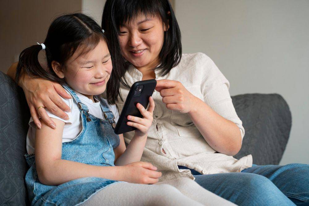 mother and kid with phone