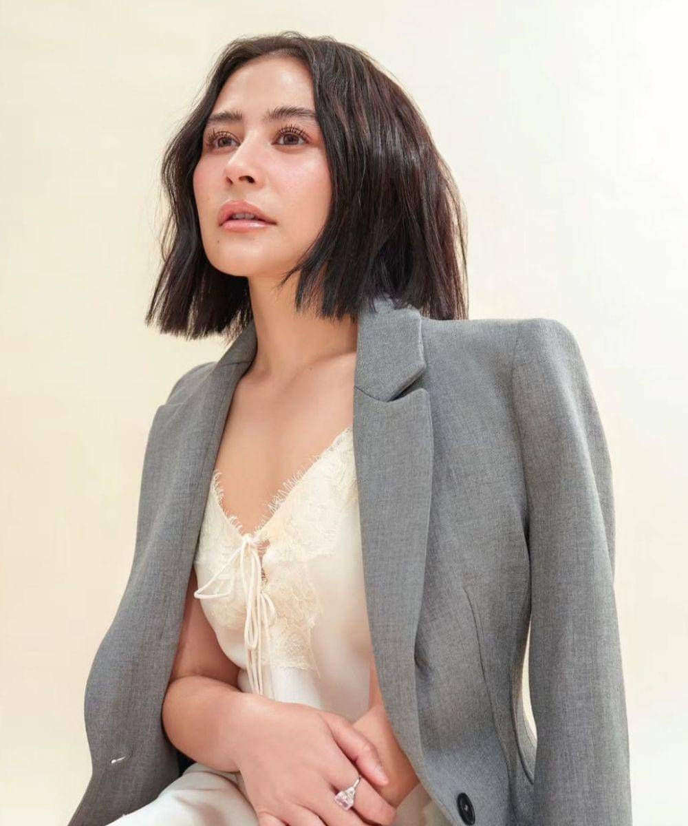 Potret Prilly Latuconsina saat Tampil dengan Busana Lingerie Dress