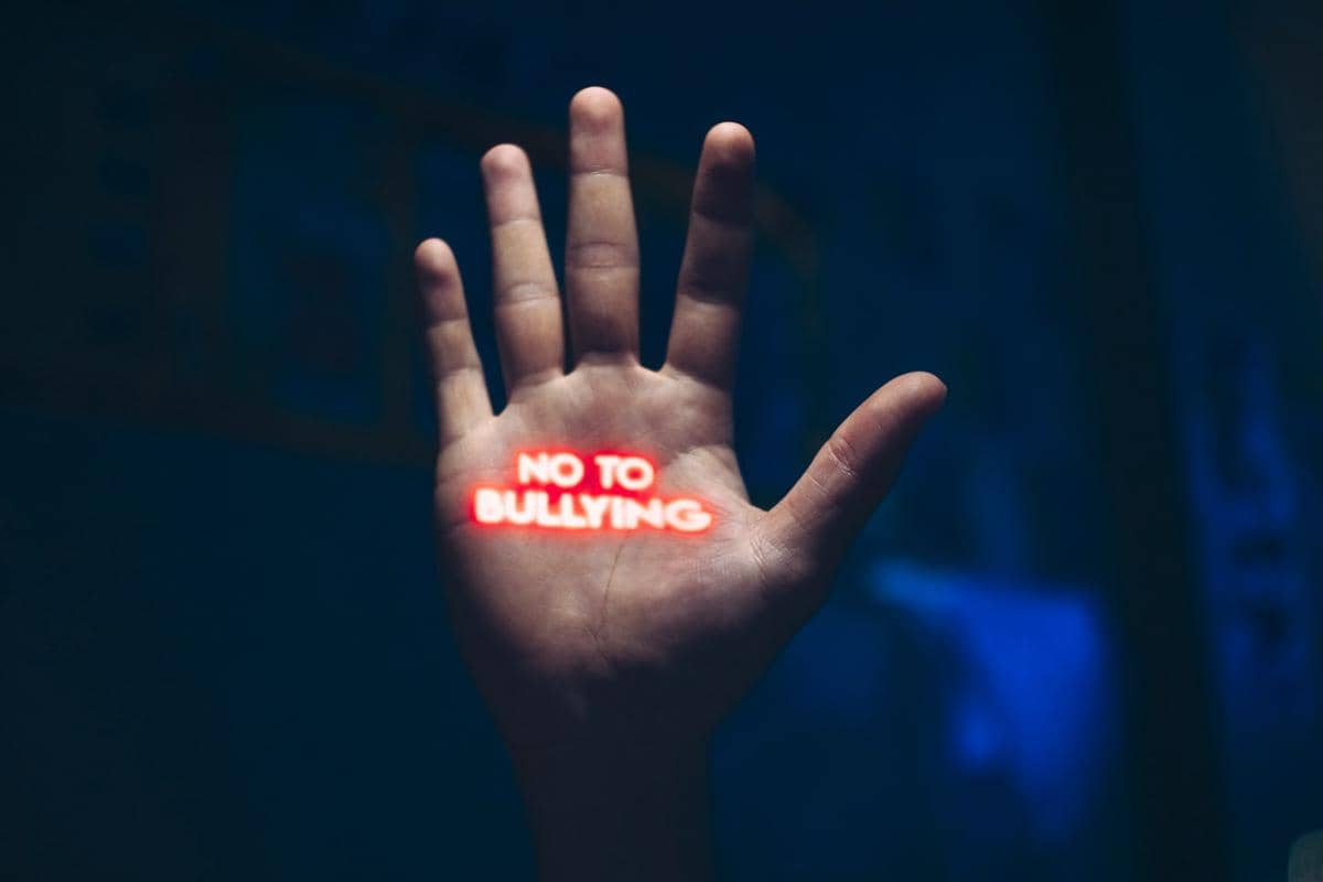 ilustrasi anak dibully di asrama sekolah