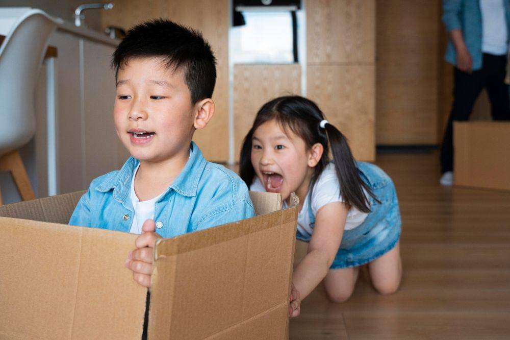 anak-anak sedang bermain